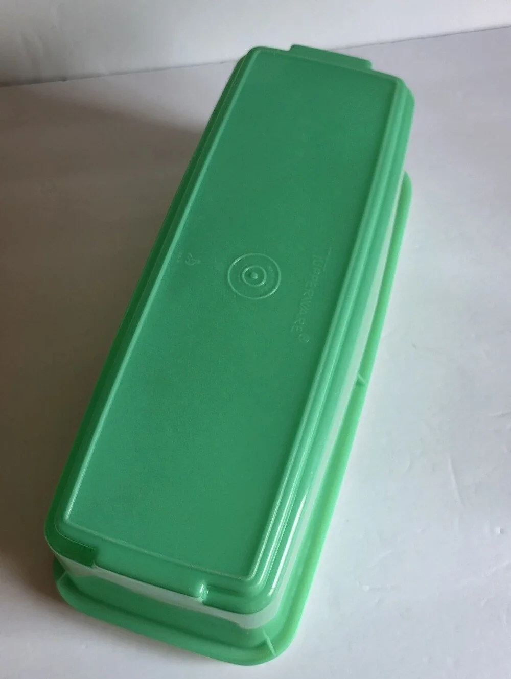 Tupperware 782-6 Jadeite Green Vtg. Celery Refrigerator Keeper with Lid and Grid